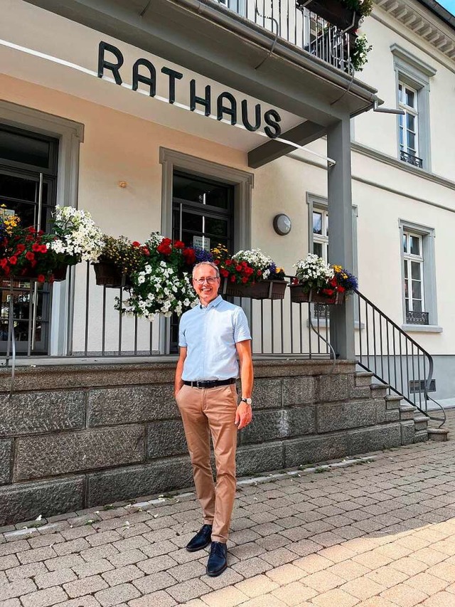 Oliver Fiedel vor seiner neuen Arbeits...neue Brgermeister Todtnaus vereidigt.  | Foto: Sarah Trinler