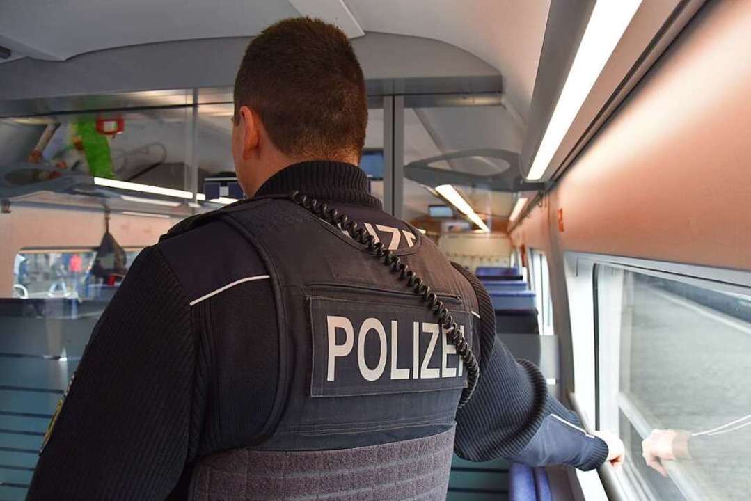 Ein psychisch kranke Mann soll Bundesp...im Zug angegriffen haben (Symbolfoto).  | Foto: Kathrin Ganter