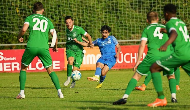 Dnnen Kader dabei: Pranav Thakur (rec...zum Einsatz: Die Weiler verloren  0:4.  | Foto: Achim Keller