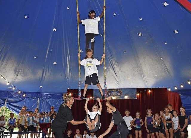 Kleine Artisten ganz gro: Das Zirkusp... mit zwei gut besuchten Auffhrungen.   | Foto: Roland Vitt