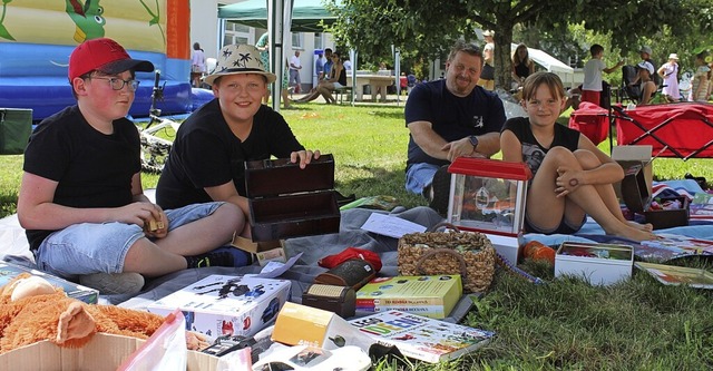 Auch der  Kinderflohmarkt kam beim Som...lburg  trotz drckender Hitze gut an.   | Foto: Ralph Lacher