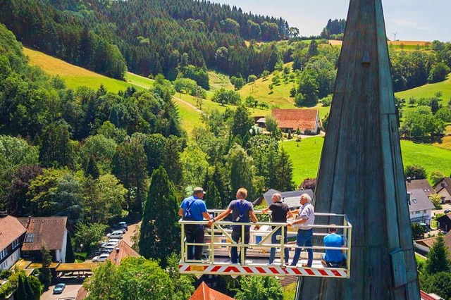 Von oben haben die Schadensbegutachter...ach, sondern auch ber den ganzen Ort.  | Foto: Hubert Gemmert