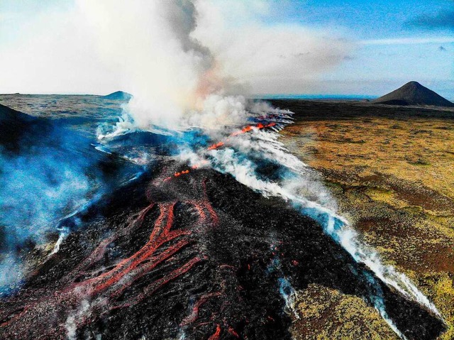Nahe des Berges Litli-Hrtur ist es zu einem vulkanischen Ausbruch gekommen.  | Foto: KRISTINN MAGNUSSON (AFP)