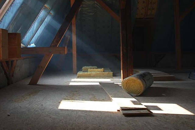 Trockenestrich und Fertigteilestrich k... beim Dachbodenausbau oft zum Einsatz.  | Foto: khorixas (stock.adobe.com)