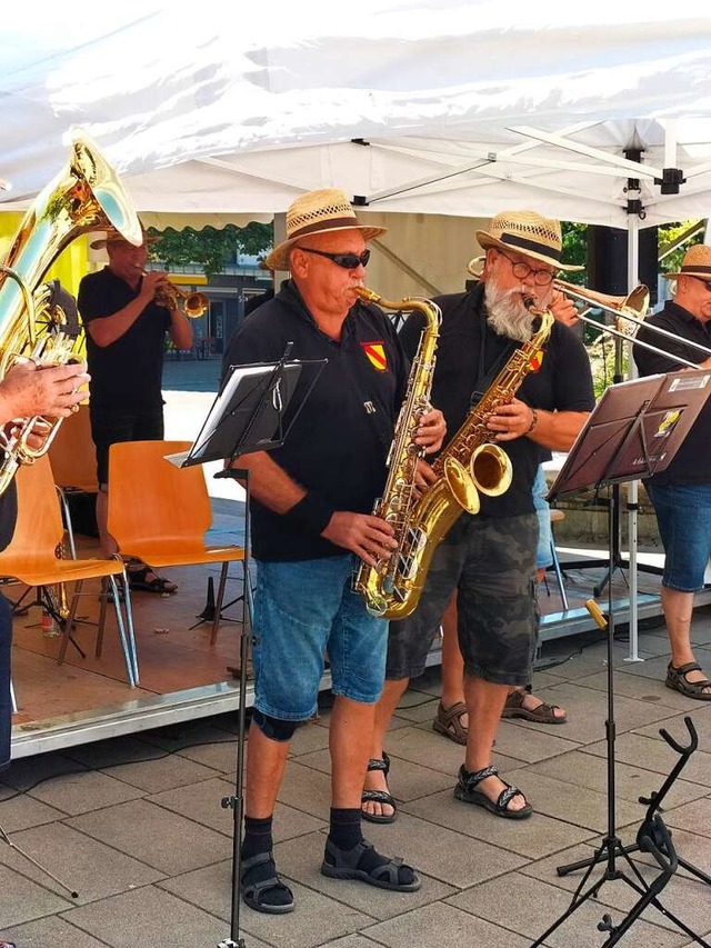 Musik gehrt zu jedem Merzhauser Dorfhock dazu.  | Foto: Kerstin Manz