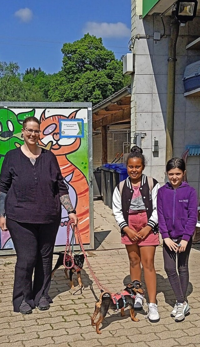 Anja Probst mit Amina Frieda Kallo und Mira Pasquarelli (von links)  | Foto: Amina Frieda Kallo