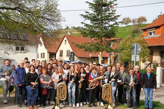 Die Musikerinnen und Musiker des Musik...8220;zum 160-jhrigen Vereinsbestehen.  | Foto: Privat