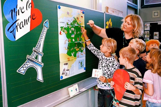 Kinder lernen die Sprache der Nachbarn...n einer Grundschule in Rheinland-Pfalz  | Foto: imaog