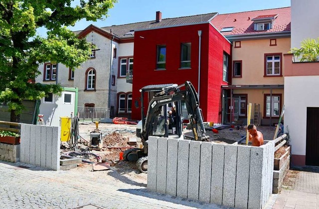 Hinter der sanierten und erweiterten K...nftig barrierefrei auf der Rckseite.  | Foto: Thomas Winckelmann