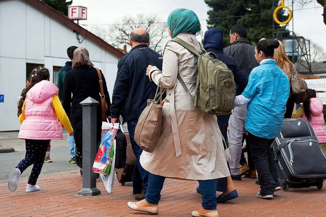 Wer sich in einer fremden Kultur zurechtfinden muss, braucht Untersttzung.  | Foto: Swen Pfrtner (dpa)