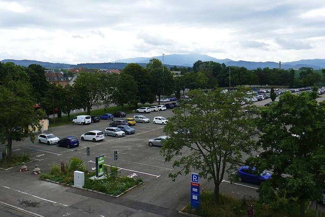 Der Festplatz ist aktuell nur ein Park...hlich Platz fr eine weitere Bebauung.  | Foto: Philipp Peters