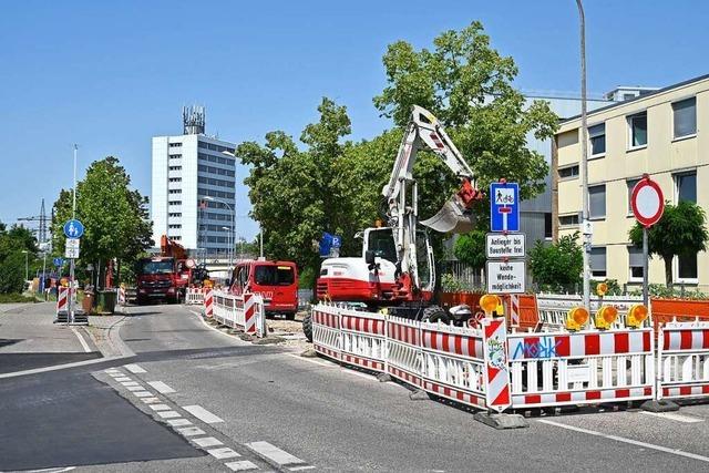 Baustelle auf Freiburger Wiesentalstrae sorgt fr Stau – noch bis September