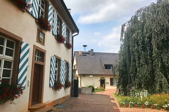 Das Rathaus in Bad Bellingen soll umge...d die Zunftstube einem Neubau weichen.  | Foto: Jutta Schtz