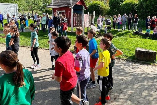 Spendenlauf an der Hebelschule in Rheinfelden-Nollingen: Alle laufen fr den guten Zweck