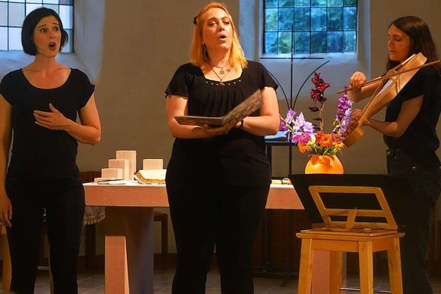 Marienmusik aus einem mittelalterliche...tzten Ottilienkirche in Tllingen auf.  | Foto: Roswitha Frey