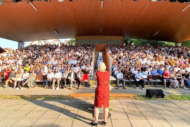 Auf dem Festspielgelnde fand die erst...ealschler und ihre Angehrigen statt.  | Foto: Jrgen Wehr