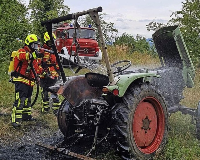 Schnell war der Traktor gelscht.  | Foto: Feuerwehr Herbolzheim