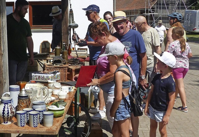 Beim Schutterzeller Dorfflohmarkt wech...n oder andere Gegenstand den Besitzer.  | Foto: Tom Jacob