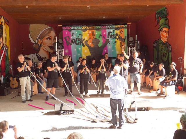 Beim Landesrockfestival treffen Alphor... Cajons und Zirkusnummern aufeinander.  | Foto: Katrin Wien