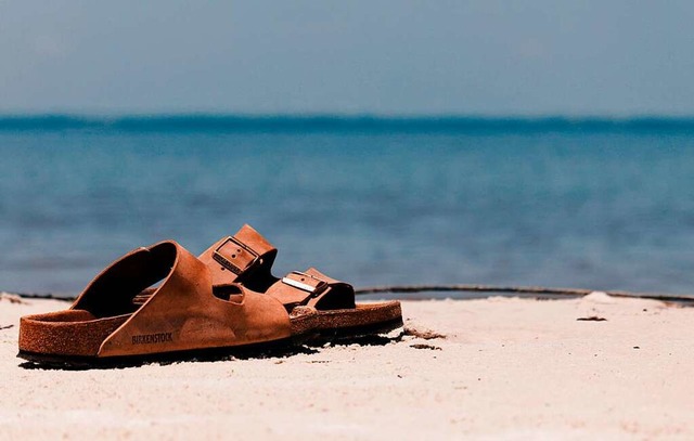 Die ikonische Birkenstock-Sandale &#82...arisiert &#8211; kennen tut sie jeder.  | Foto:  via imago-images.de