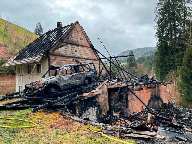Am Morgen nach dem Brand in Bllen sah... Haus stand, ist komplett ausgebrannt.  | Foto: Sarah Trinler