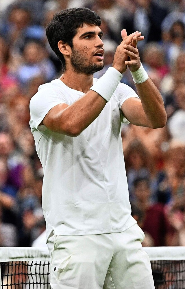 Carlos Alcaraz nach seinem Halbfinal-Sieg gegen Daniil Medwedew.  | Foto: SEBASTIEN BOZON (AFP)