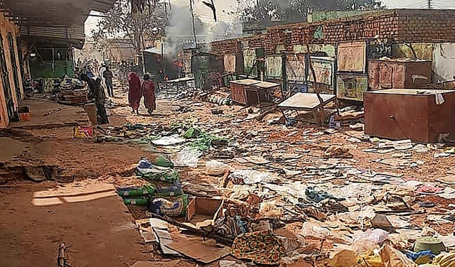 Der zerstrte Marktplatz der Stadt El Geneina Ende April  | Foto: - (AFP)