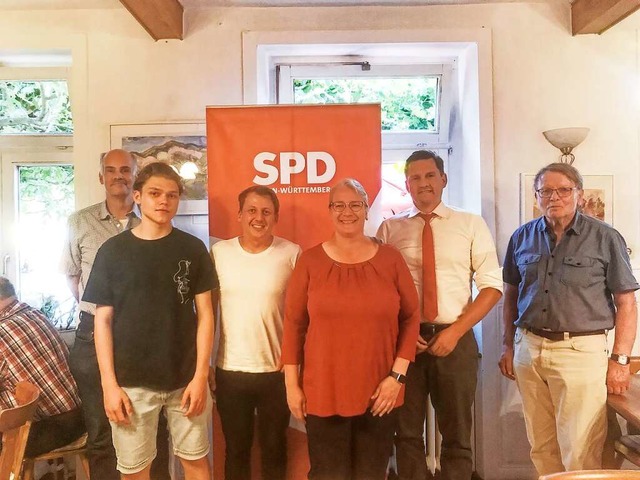 Das Vorstandsteam des neuen SPD-Ortsve...Kienle, der fr 50 Jahre geehrt wurde.  | Foto: Privat