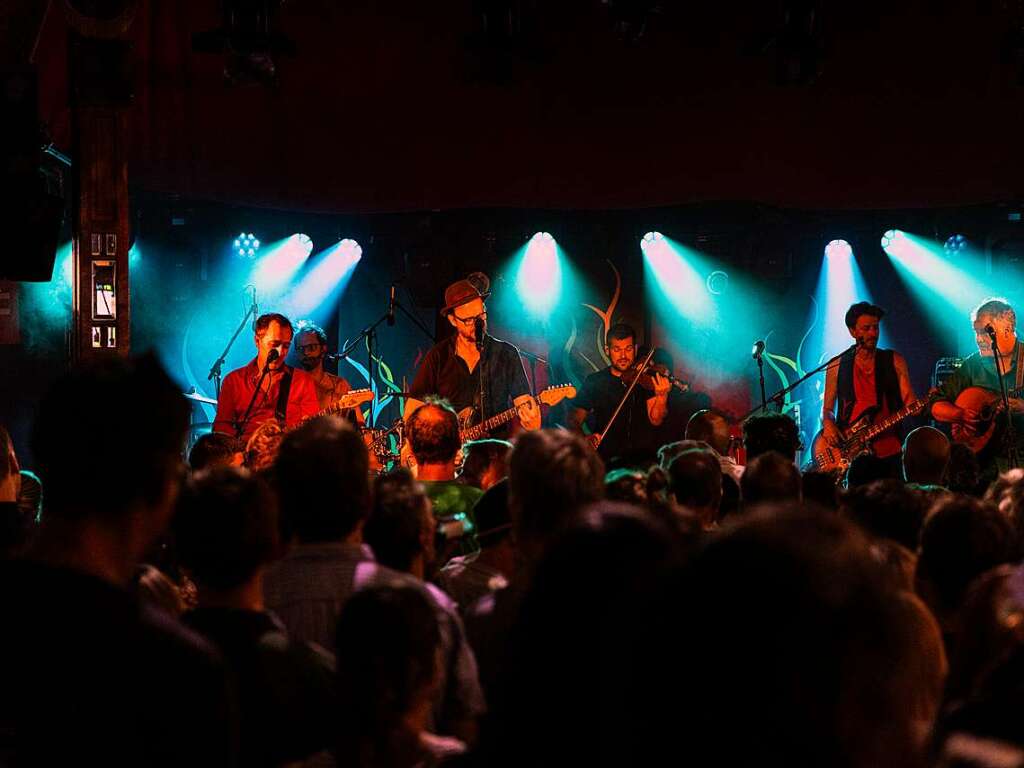 Mit immer neuen Interpretationen ihrer Songs heizte die Band Debout Sur le Zinc den Besuchern des ZMF am Freitag ein.