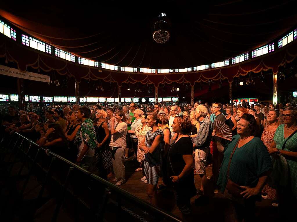 Mit immer neuen Interpretationen ihrer Songs heizte die Band Debout Sur le Zinc den Besuchern des ZMF am Freitag ein.