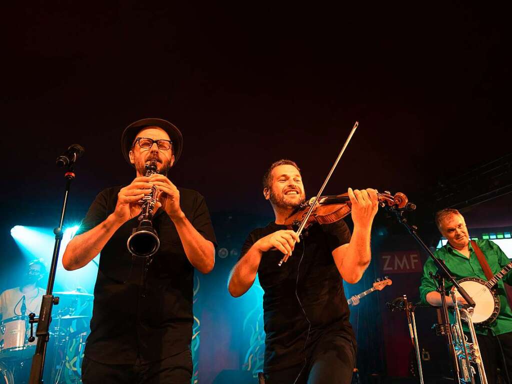 Mit immer neuen Interpretationen ihrer Songs heizte die Band Debout Sur le Zinc den Besuchern des ZMF am Freitag ein.