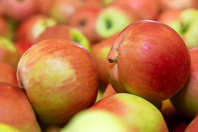 Whrend viele Obst- und Gemsesorten d...genauso viel wie im Jahresmittel 2020.  | Foto: Daniel Schfer (dpa)