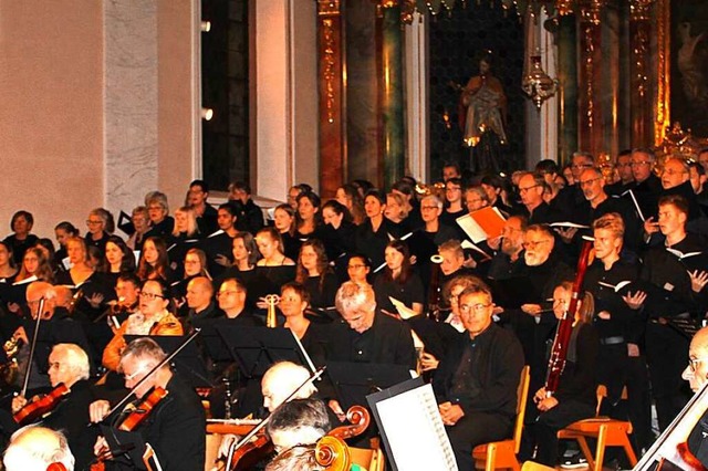 Der SEL-Chor bei einem Konzert 2019  | Foto: Adelbert Mutz