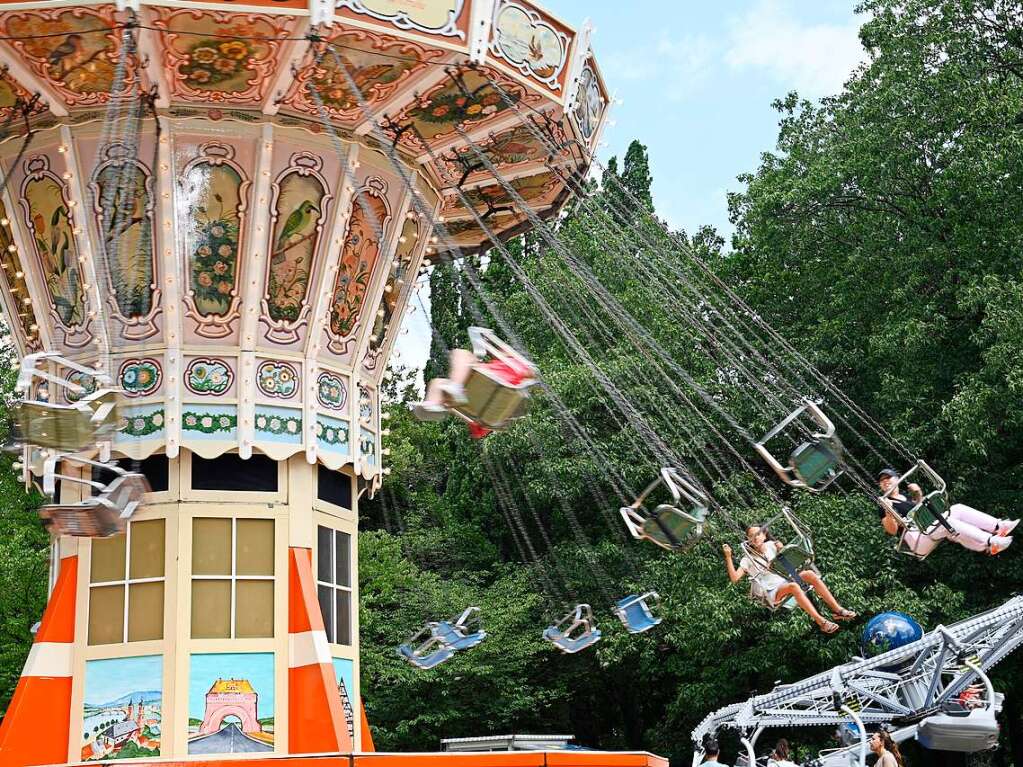 Hei war es am Samstagnachmittag bei der Erffnung des Lichterfests. Am Abend durchweichte dann Regen die Lampions. An ein Anznden der Lichter war erst am Sonntagabend zu denken. Gefeiert wurde dennoch – mit Attraktionen, Musik, Leckereien.