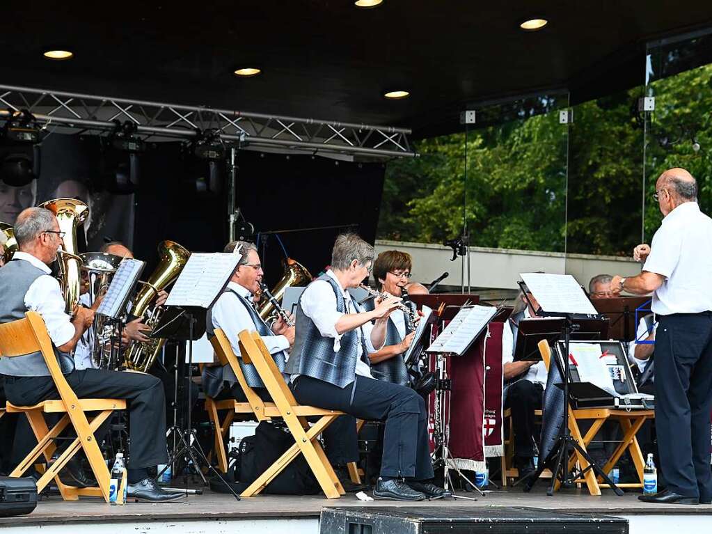 Hei war es am Samstagnachmittag bei der Erffnung des Lichterfests. Am Abend durchweichte dann Regen die Lampions. An ein Anznden der Lichter war erst am Sonntagabend zu denken. Gefeiert wurde dennoch – mit Attraktionen, Musik, Leckereien.