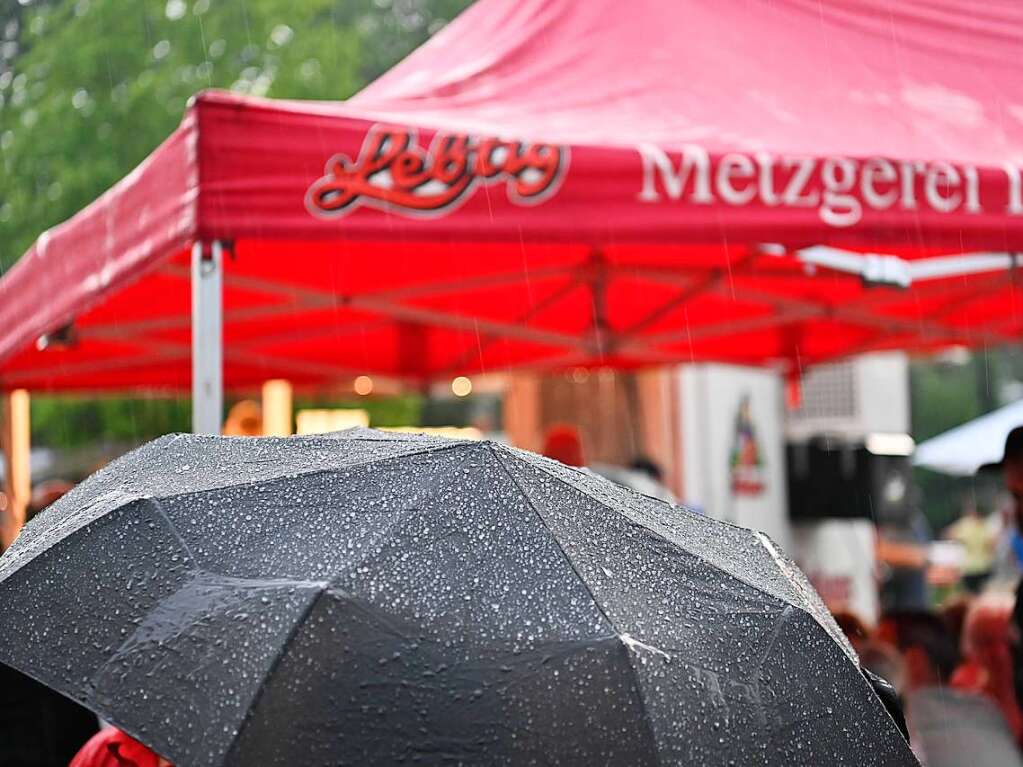 Hei war es am Samstagnachmittag bei der Erffnung des Lichterfests. Am Abend durchweichte dann Regen die Lampions. An ein Anznden der Lichter war erst am Sonntagabend zu denken. Gefeiert wurde dennoch – mit Attraktionen, Musik, Leckereien.