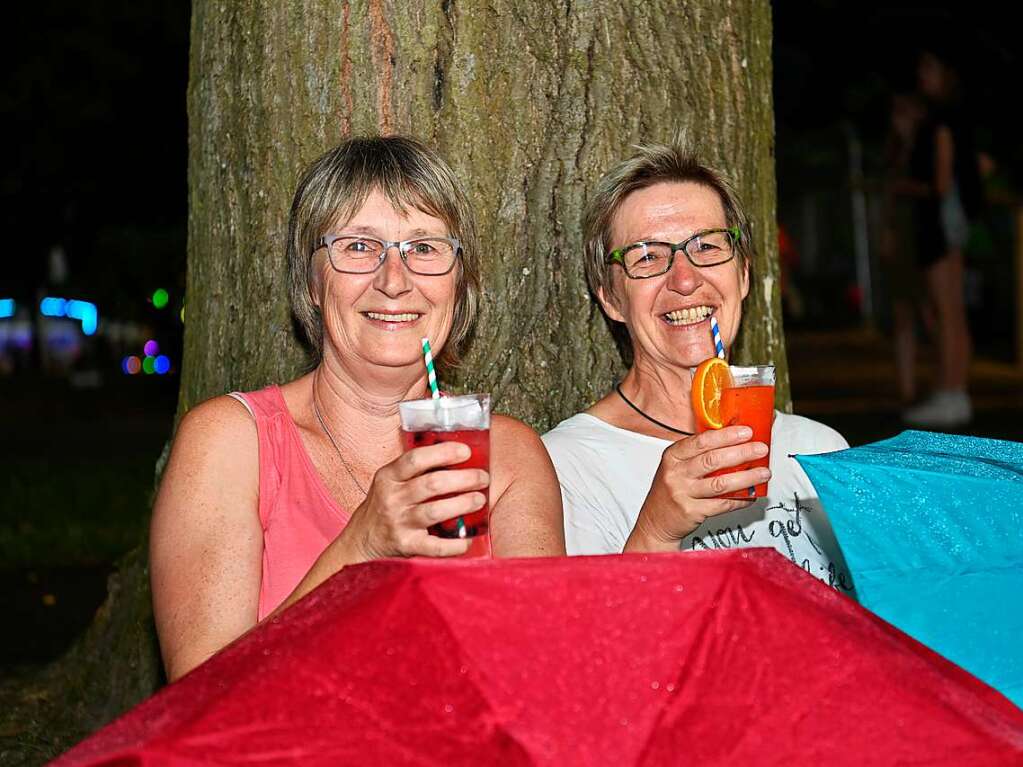 Hei war es am Samstagnachmittag bei der Erffnung des Lichterfests. Am Abend durchweichte dann Regen die Lampions. An ein Anznden der Lichter war erst am Sonntagabend zu denken. Gefeiert wurde dennoch – mit Attraktionen, Musik, Leckereien.