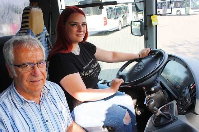 Seit 1. Mai sitzt Marina Sanner fr di...des Fahrschulleiters Hasan Gnebakan.   | Foto: Barbara Schmidt