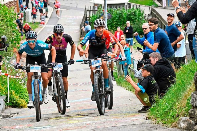 Die Spitzengruppe mit Simon Stiebjahn ... erstaunlich entspannten Eindruck. dem  | Foto: Wolfgang Scheu