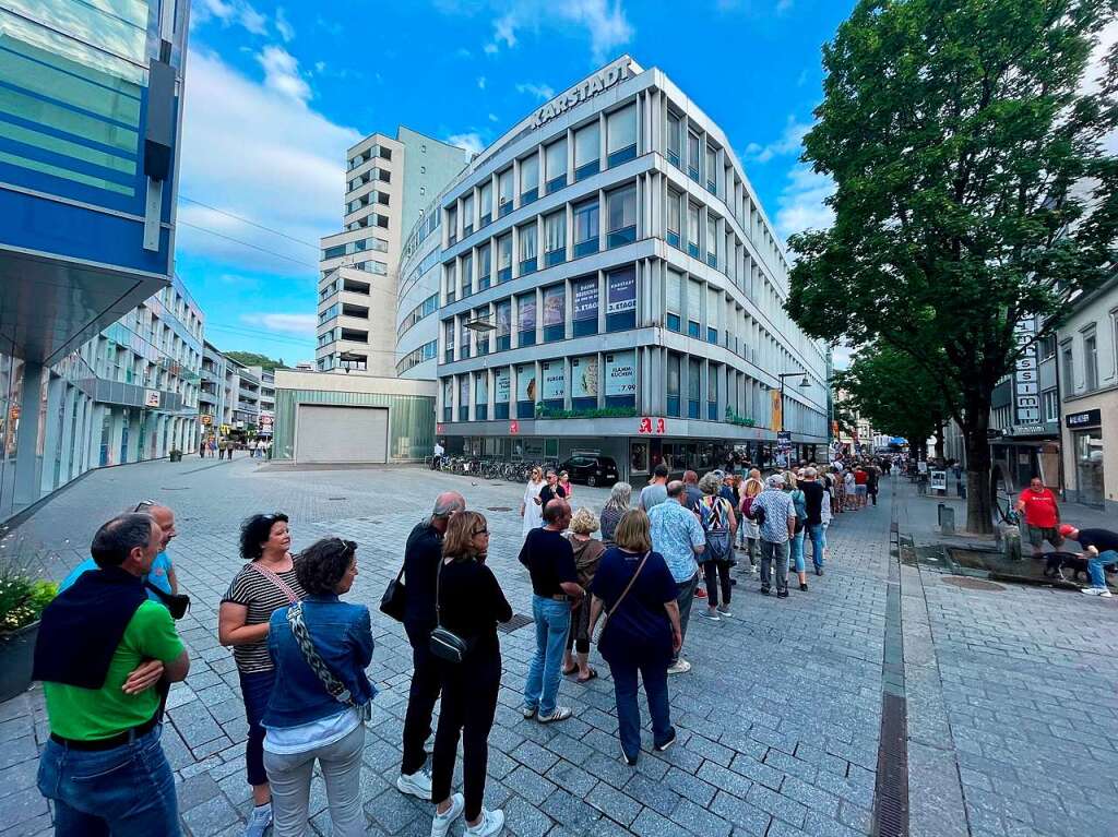 Simply Red und ClockClock rockten den Alten Marktplatz in Lrrach.