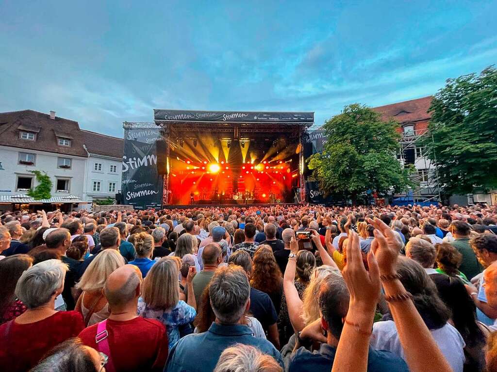 Simply Red und ClockClock rockten den Alten Marktplatz in Lrrach.