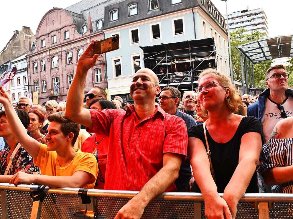 Simply Red und ClockClock rockten den Alten Marktplatz in Lrrach.