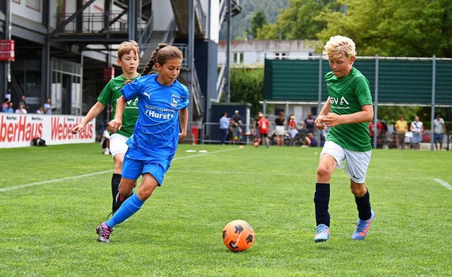 Packende Fuballduelle gab es reichlich am Sonntagmittag beim Dreisamstadion.  | Foto: Rita Eggstein