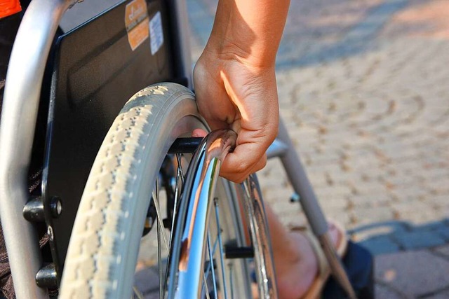 Rollstuhlfahrer mssen fr die &#8222;...220;-Konzerte spezielle Tickets haben.  | Foto: Dron  (stock.adobe.com)