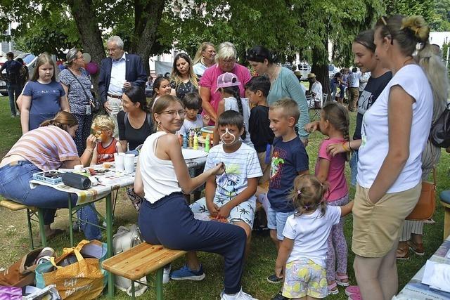 Caritas picknickt im Stadtpark
