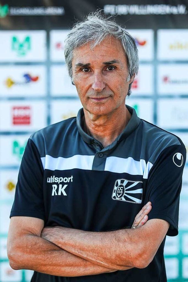 Villingens Trainer Ryszard Komornicki ... seines Teams gegen die TSG Balingen.   | Foto: Marc Eich