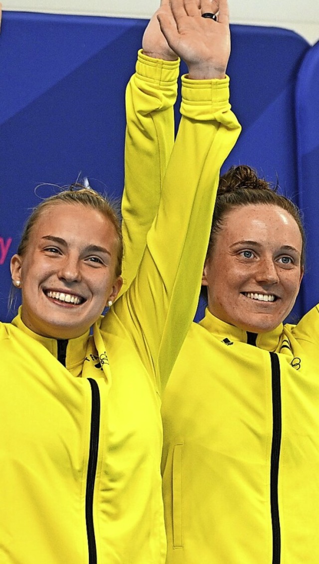 Bleiben optimistisch: Die Synchronspri...a Hentschel (l.) und Jana Lisa Rother.  | Foto: Sebastian Borowski (dpa)