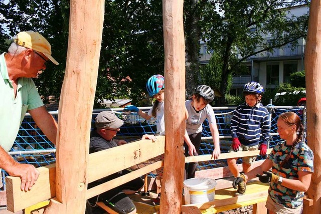 Kinder der Waldorfschule Schopfheim ge...nen Spielplatz in der Fahrnauer Strae  | Foto: Marlies Jung-Knoblich