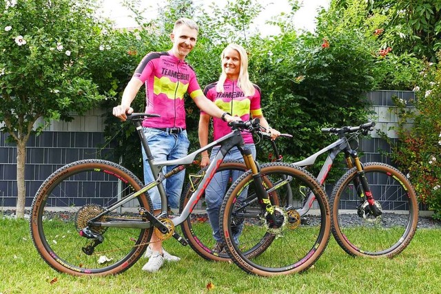 Gerd Sabolewsky und Julia Polley haben...ntainbike-Rennen in Chemnitz gewonnen.  | Foto: Sophia Ungerland