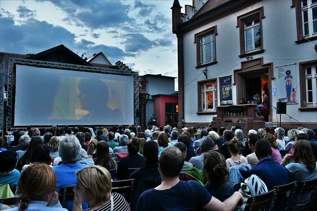 Das &#8222;Kino im Hof&#8220; mit ohne Dach auf dem Flchslnder Hof  | Foto: Barbara Ruda